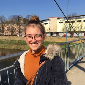 Julia, Babysitter in Aerzen