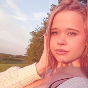 Jasmin, Babysitter in Ronneburg
