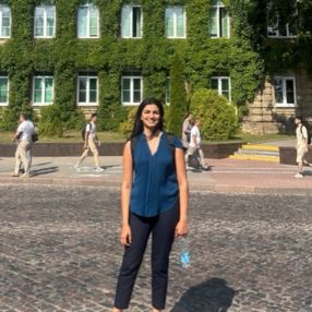 Ani, Babysitter in Königstein
