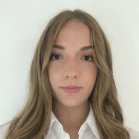 Mira, Babysitter in Würselen
