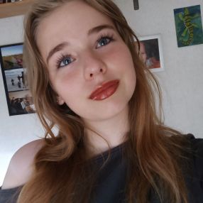 Lana, Babysitter in Hameln