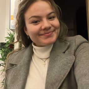Shirley Selene, Babysitter in Stralsund