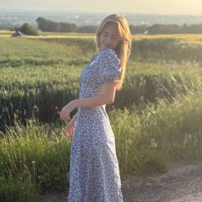 Julia, Babysitter in Bünde