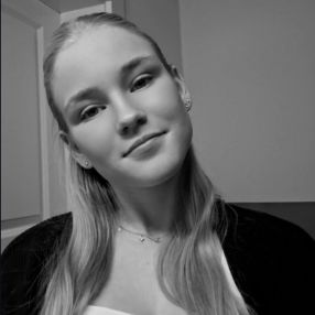 Michelle, Babysitter in Korbach