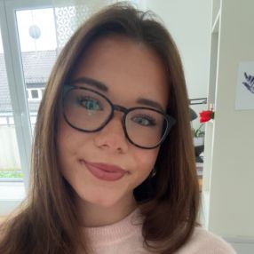 Julia, Babysitter in Karlsfeld