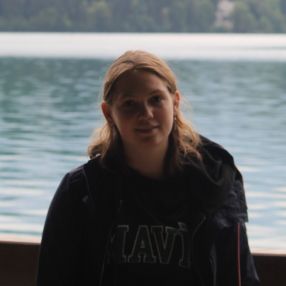 Samantha Lillian, Babysitter in Bretten