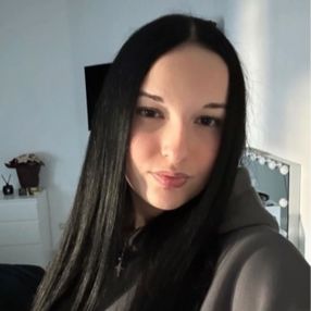 Lia, Babysitter in Erbach
