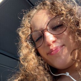 Lizi, Babysitter in Laatzen