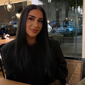 Azra, Babysitter in Stuttgart