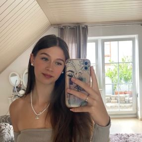 Alessia, Babysitter in Büren