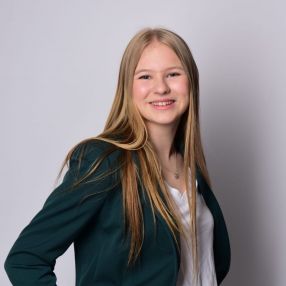 Antje, Babysitter in Weener