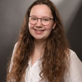 Lina, Babysitter in Stuhr