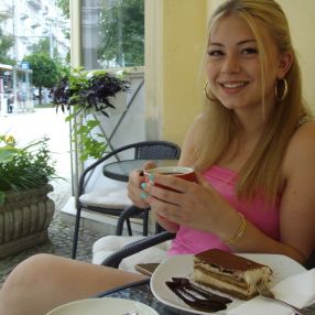 Mia, Babysitter in Groß-Zimmern