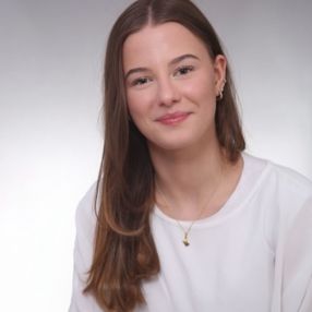 Gwen, Babysitter in Wörrstadt