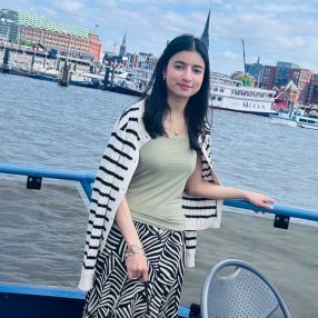 Manahal, Babysitter in Northeim