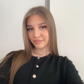 Rinesa, Babysitter in Weilerswist