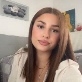 Irini, Babysitter in Düren