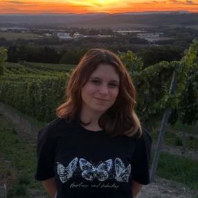 Kira, Babysitter in Plauen
