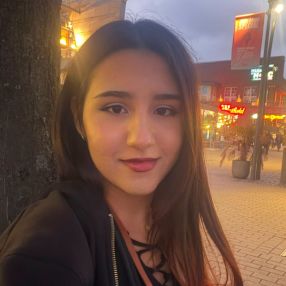 Elif, Babysitter in Duisburg