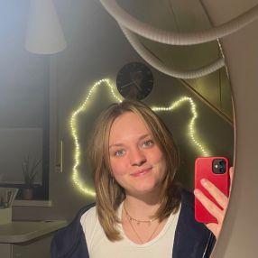 Emely, Babysitter in Büren