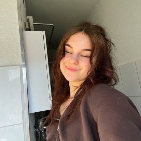 Amilie -, Babysitter in Ronneburg