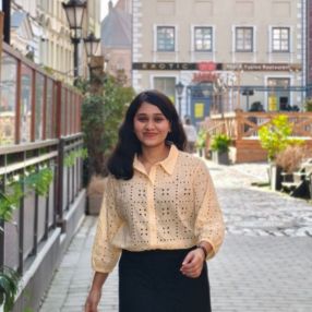 Gowri, Babysitter in Goch