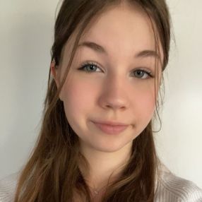 Naemi, Babysitter in Wachtberg