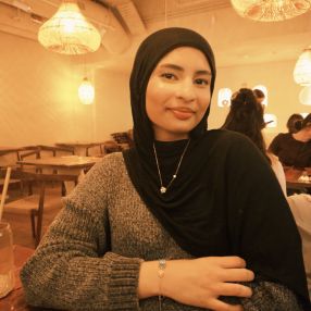 Aleeza, Babysitter in Riedstadt