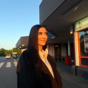 Eya, Babysitter in Bielefeld