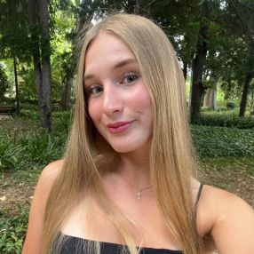 Anneliese, Babysitter in Wolfsburg