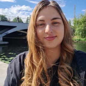 Jule, Babysitter in Petershagen