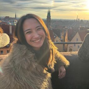 Buket, Babysitter in München