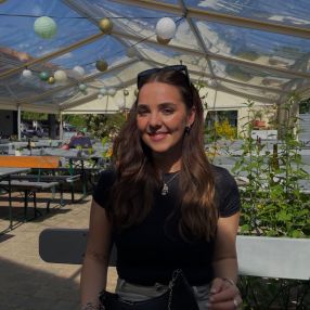 Penélope, Babysitter in Alzey
