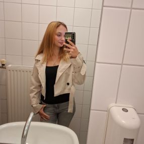 Lena, Babysitter in Stuhr