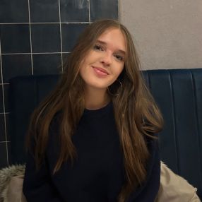 Fee, Babysitter in Bonn