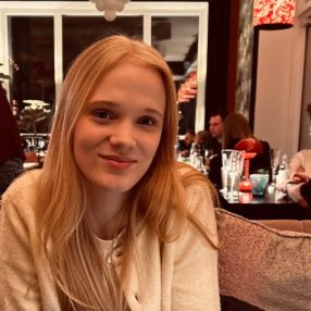 Julie, Babysitter in Kiel