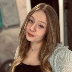 Madeleine, Babysitter in Borna