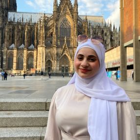 Tasnim, Babysitter in Holzminden
