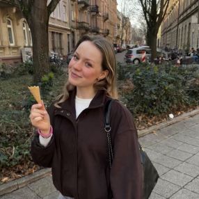 Minette, Babysitter in Karlsruhe