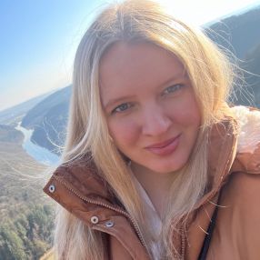 Emy Dana, Babysitter in Völklingen