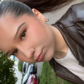 Leonora, Babysitter in Andernach