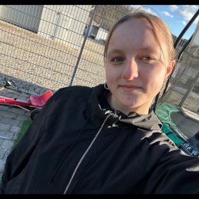 Emilia, Babysitter in Freital