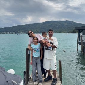 Arezo, Familie in Elmshorn