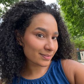 Ana Julia, Babysitter in Hohenbrunn