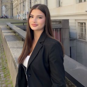 Rinela, Babysitter in Willich