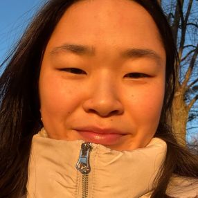 Yiwen, Babysitter in Brühl