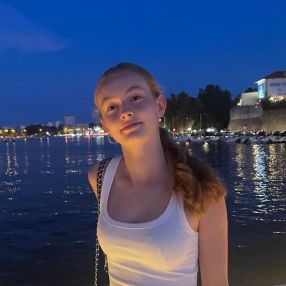Nina, Babysitter in Schenefeld