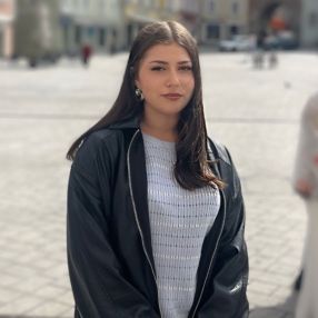 Emilia, Babysitter in Friedberg