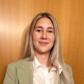 Elena, Babysitter in Dettingen an der Erms