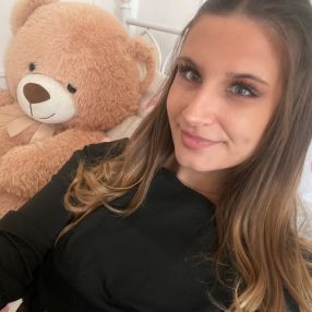 Mia, Babysitter in Euskirchen